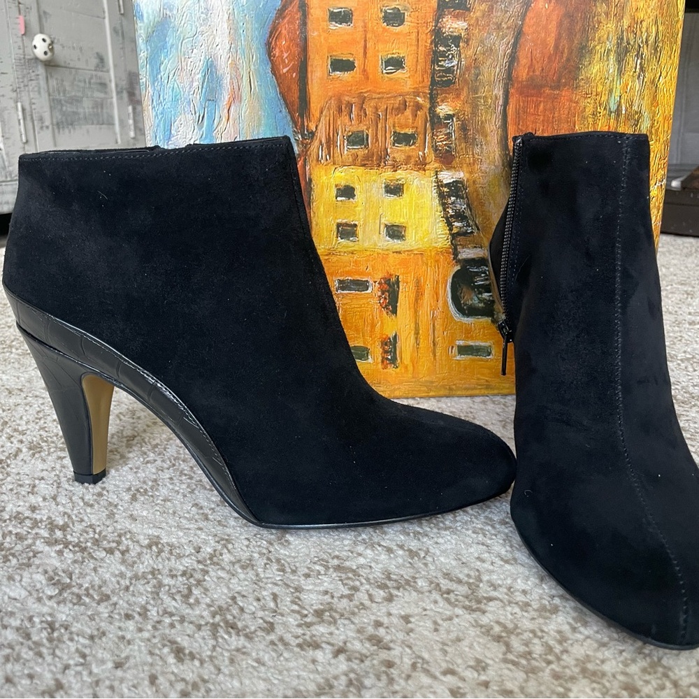 NEW bella vita booties, sz9.5